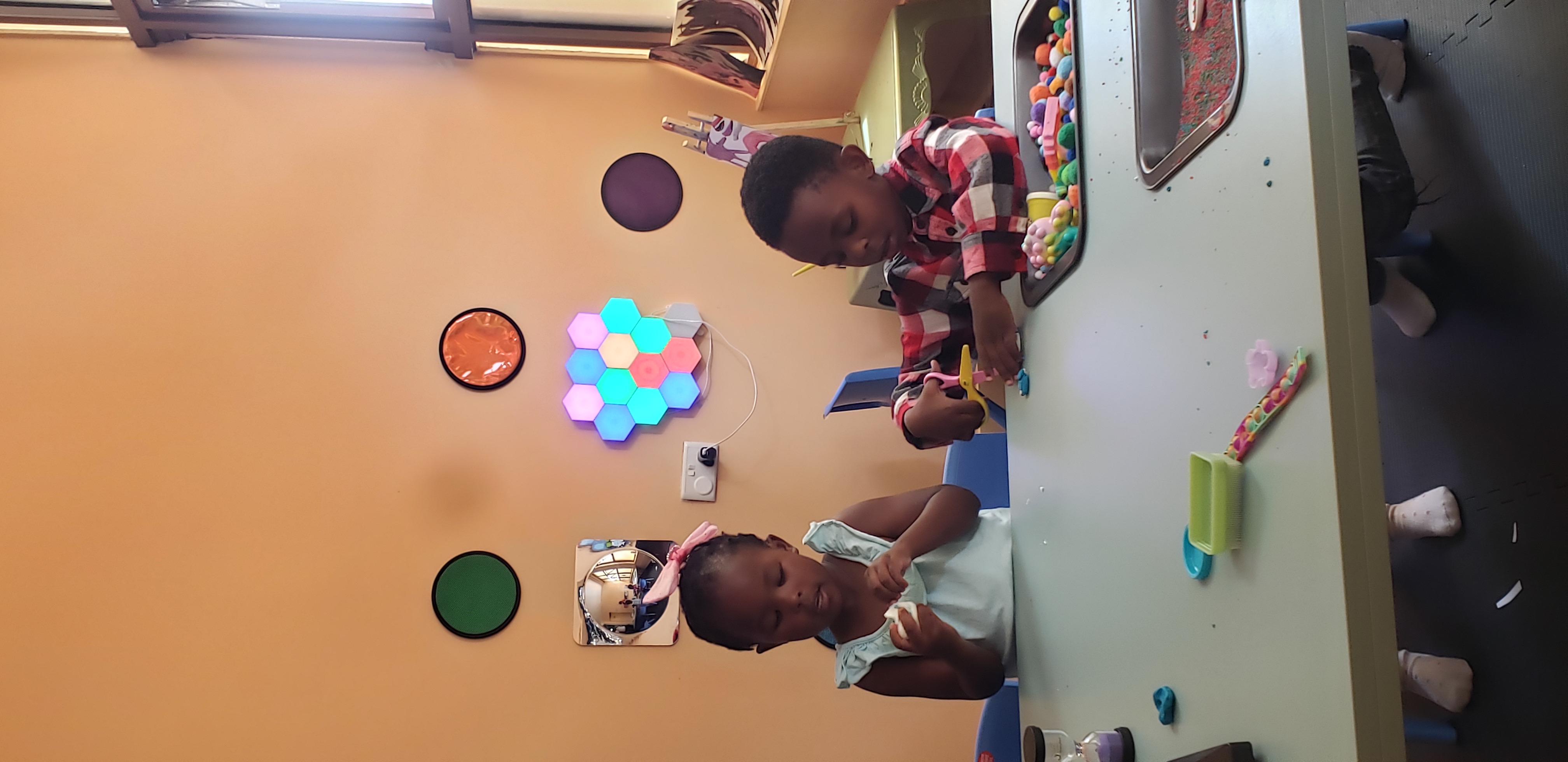 Children playing at Neuronest